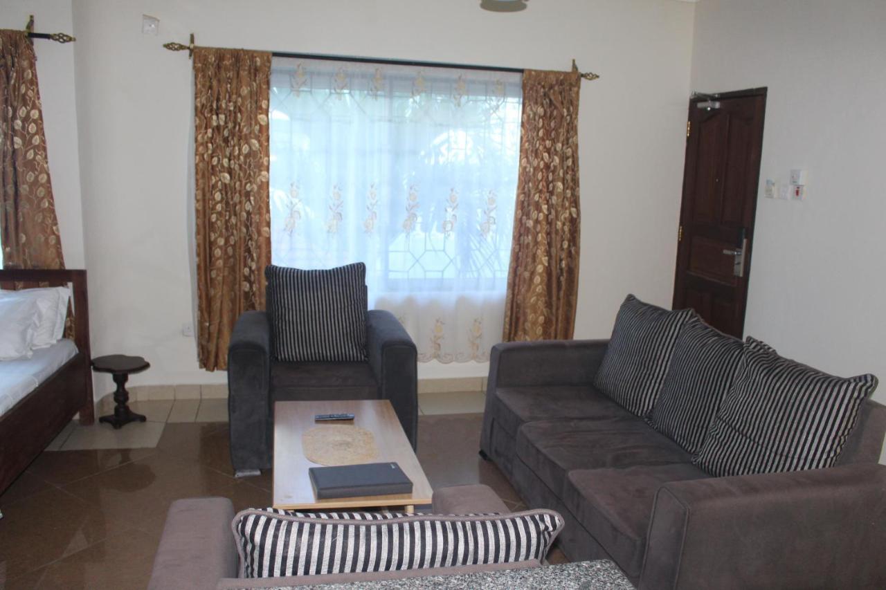 Chamiachi Hotel & Apartments Bamburi Eksteriør billede